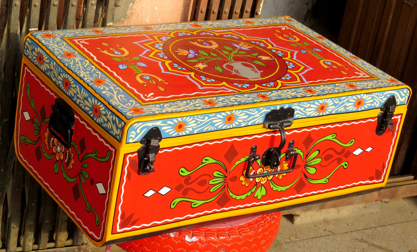 Handpainted Army Trunks | Coffee Table | Storage | Open to customization | Stain-proof